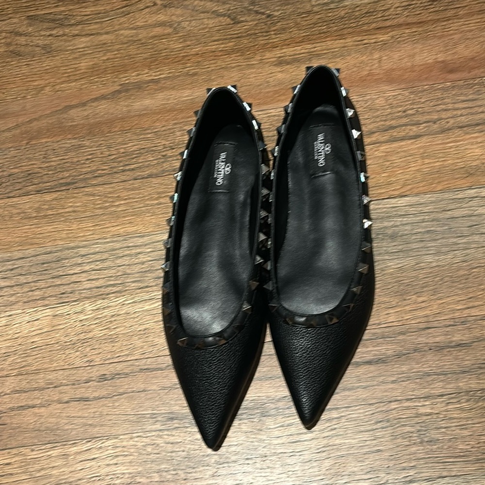 Valentino rockstud flats 41 perfect for a true 9.5